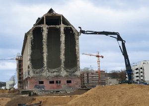 Beim Abbruch eines alten Speichers wurden die Rohstoffe sortiert. Foto: BUWOG