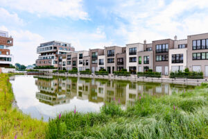 Schwammstadt: Quartier 52° Nord mit Wasserbecken. Foto: Divé