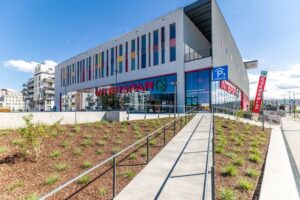 Einzelhandel, Schule, Sportplatz: RIVUS mischt Nutzungen. Foto: BUWOG/Huger