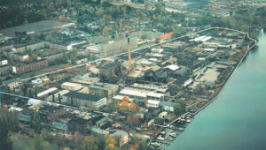 Früher umzäuntes Werksgelände einer VEB: Das Grundstück an der Regattastraße, um 1990. Foto: Archivmaterial