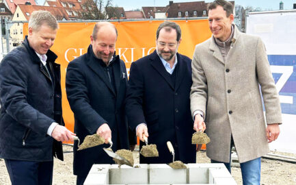 Feierliche Grundsteinlegung in Weingarten